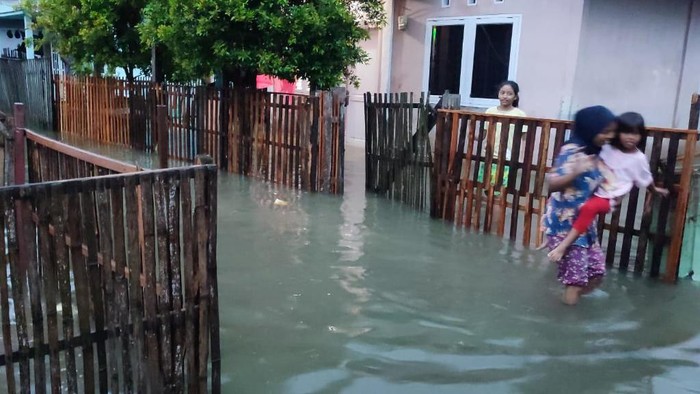Sejumlah Daerah di Aceh Dilanda Banjir, Warga Mulai Mengungsi