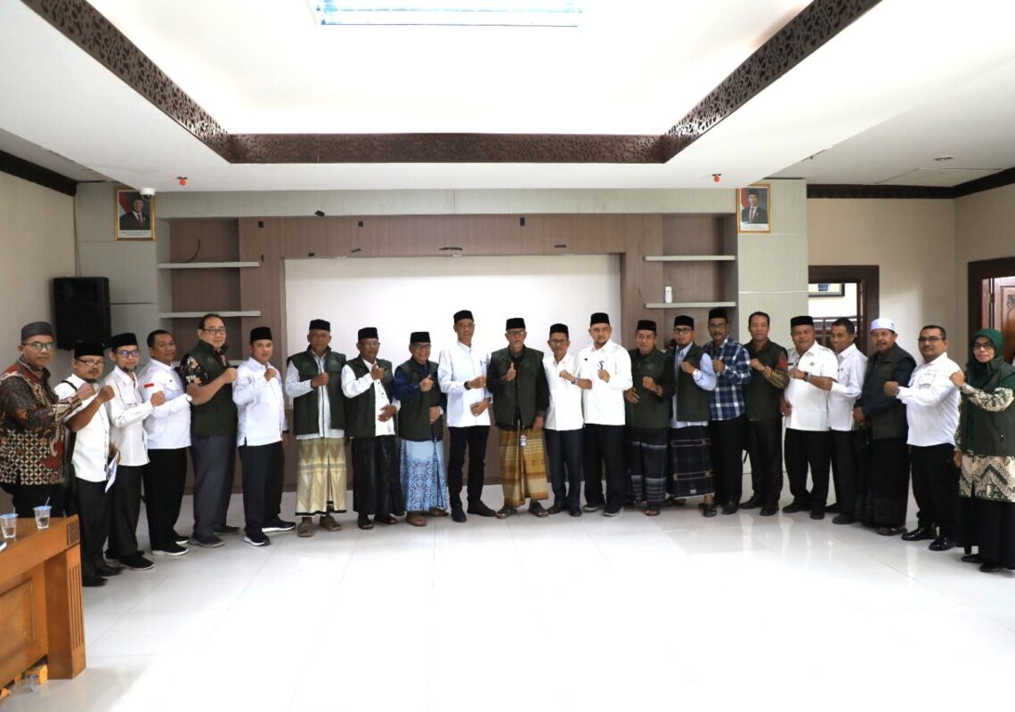 Wakil Bupati Aceh Utara Buka Rakor FKUB, Serahkan SK dan Rompi kepada Ketua FKUB