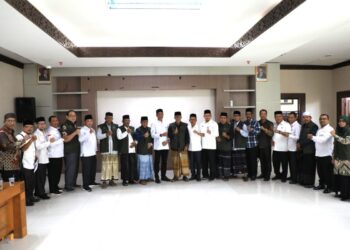Wakil Bupati Aceh Utara Buka Rakor FKUB, Serahkan SK dan Rompi kepada Ketua FKUB