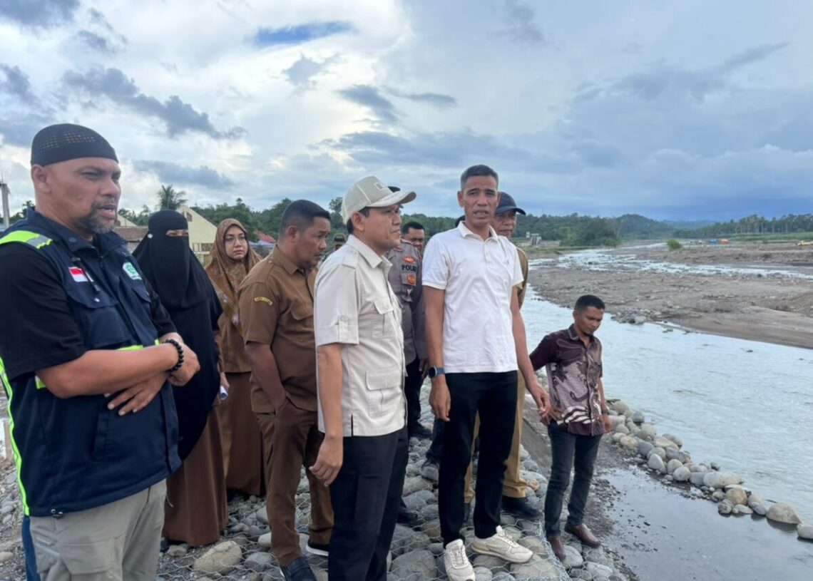 Wabup Aceh Utara Tarmizi Apresiasi Langkah Dek Fadh Tinjau Langsung Tanggul Krueng Sawang