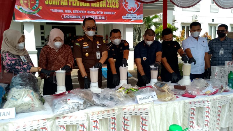 Eksekusi Putusan Pengadilan, Kejari Aceh Utara Musnahkan Ribuan Batang Rokok Ilegal dan Narkotika
