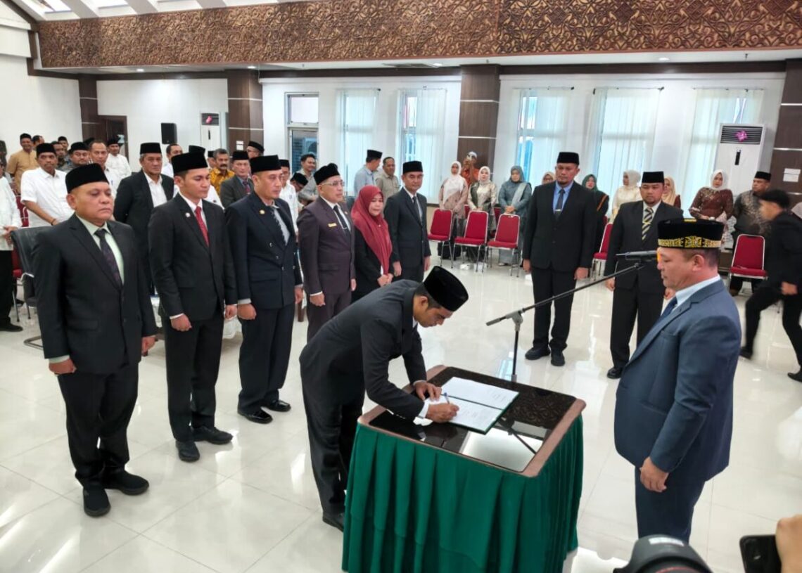 ROTASI 10 PEJABAT JPT, BUPATI ACEH UTARA ANCAM EVALUASI JIKA GAGAL CAPAI TARGET 100 HARI